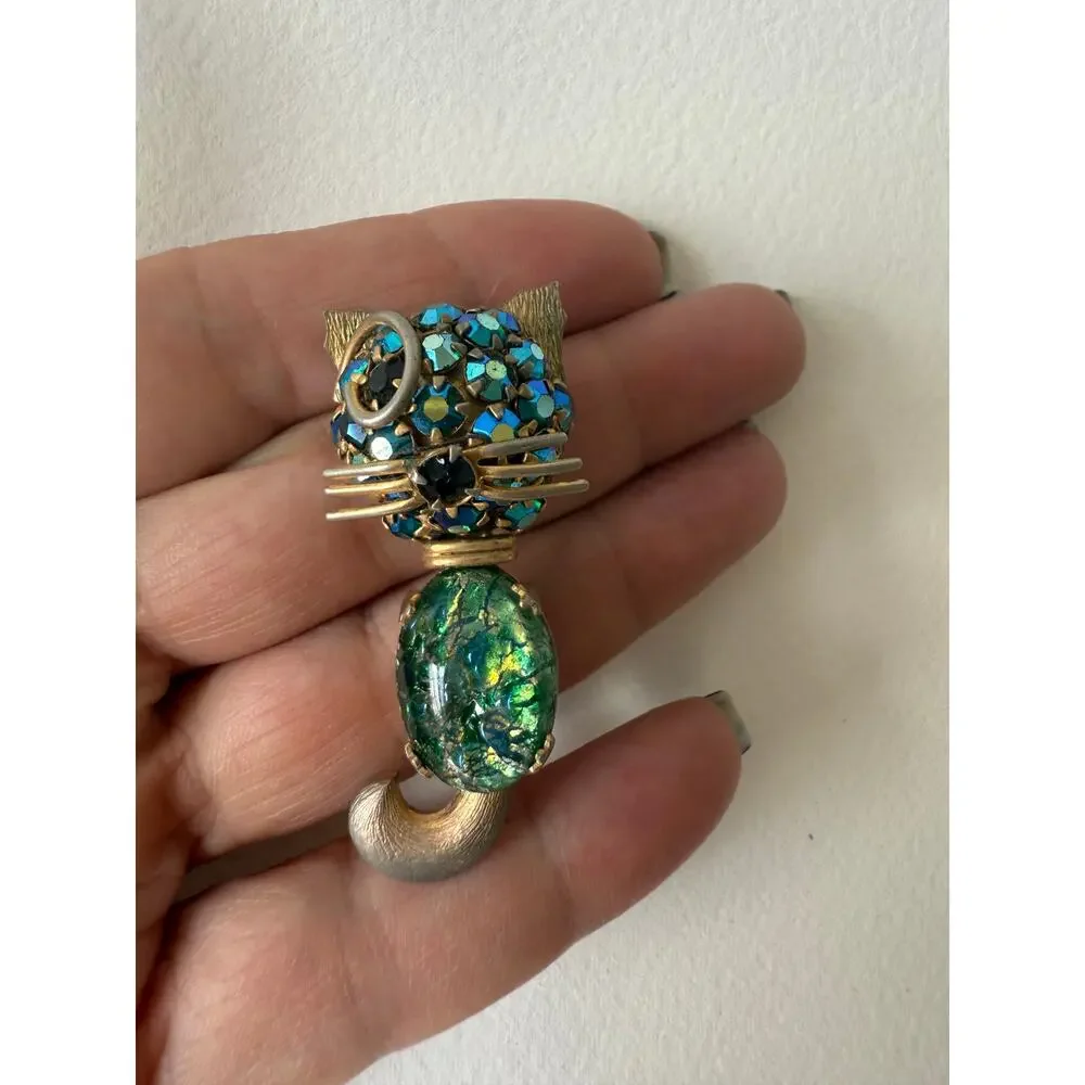 60s AB Rhinestone Winking Cat Brooch Signed Warner Confetti Cabochon Jelly Belly